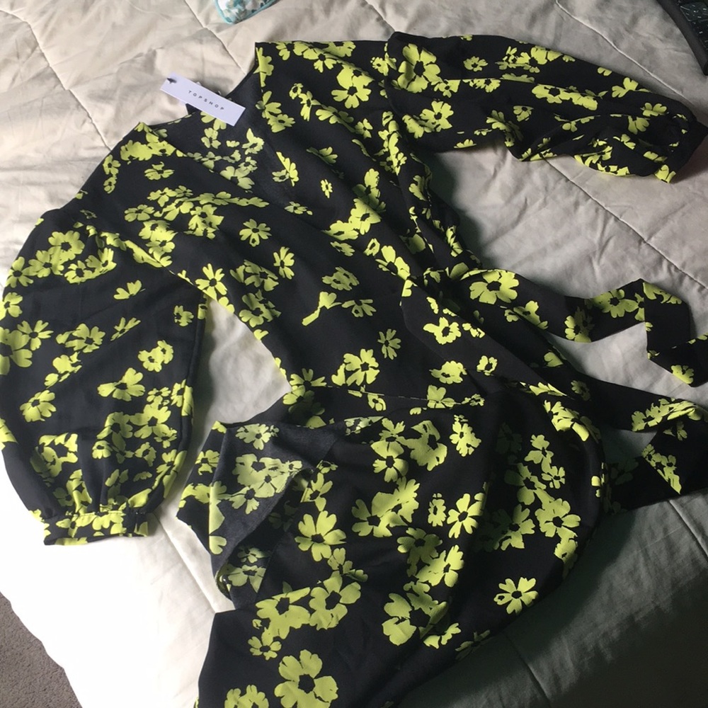 Women’s dress size 4 US